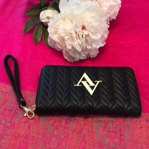 NWOT Adrianne Vittadini Black Wristlet